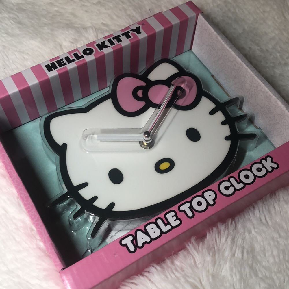 Hello Kitty Table Top Clock by Sanrio NWT Pink 🩷 & White 🤍
